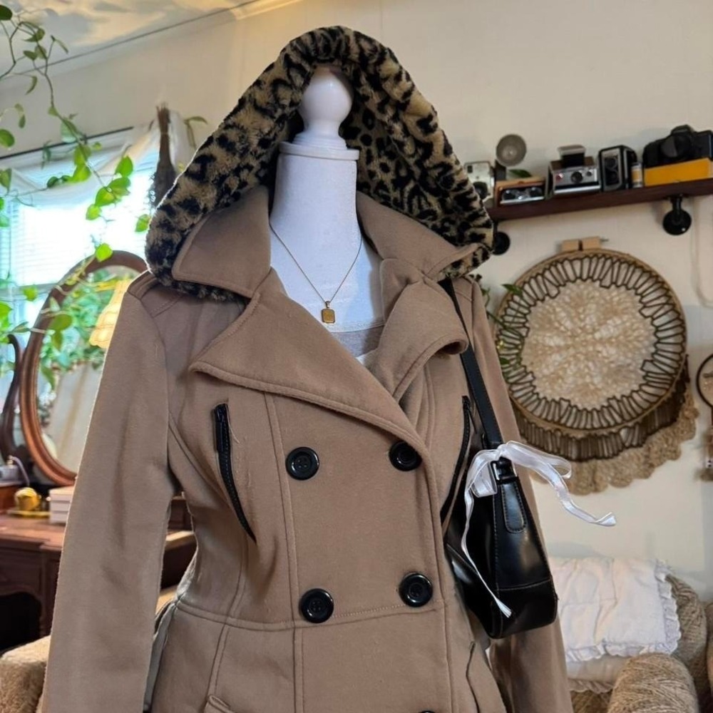 Yoki Camel Tan Ruffle Back Peacoat Leopard Faux Fur Hood Double Breasted Coat L - Picture 2 of 8